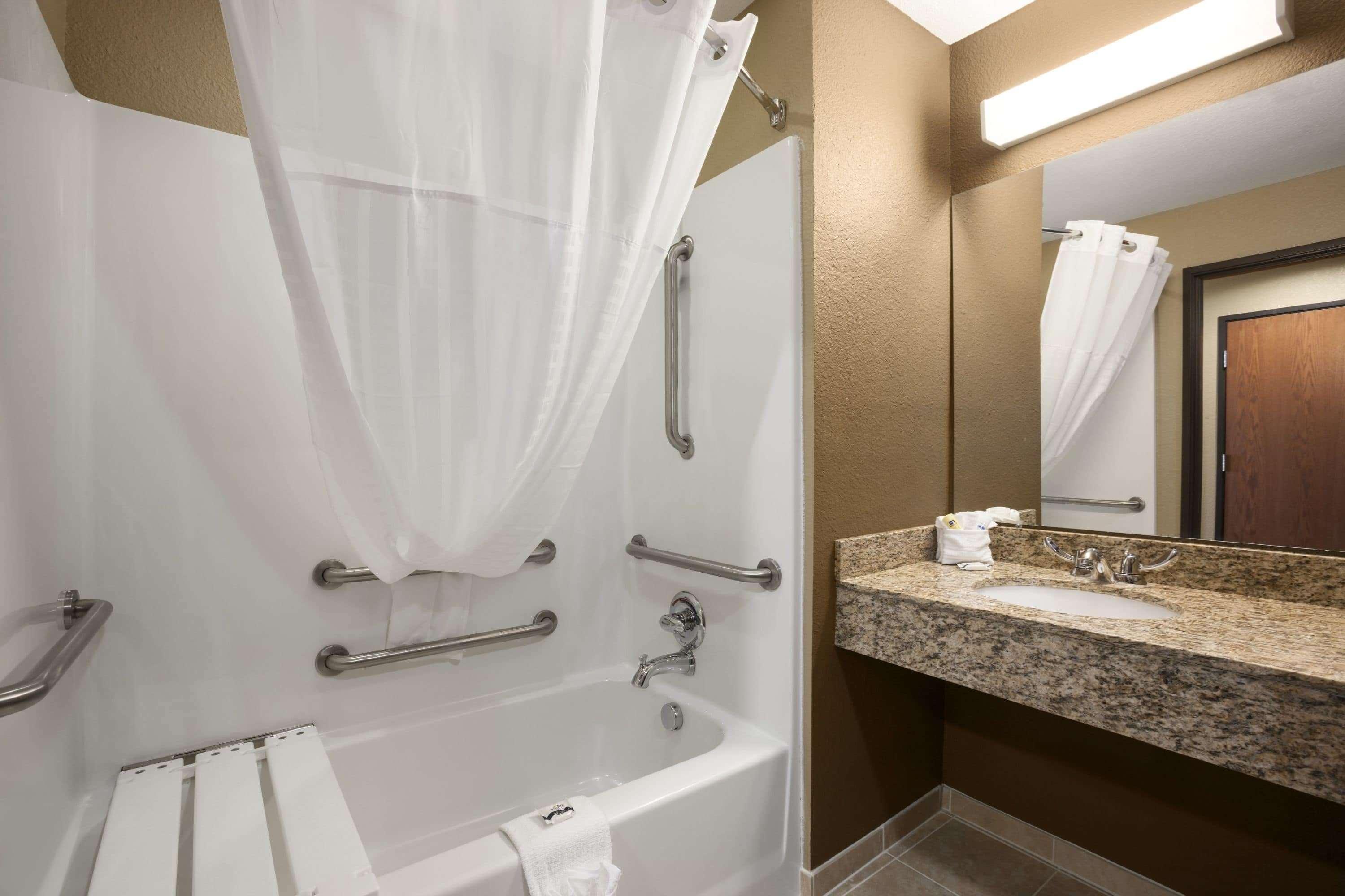 Hotel Microtel & 3*